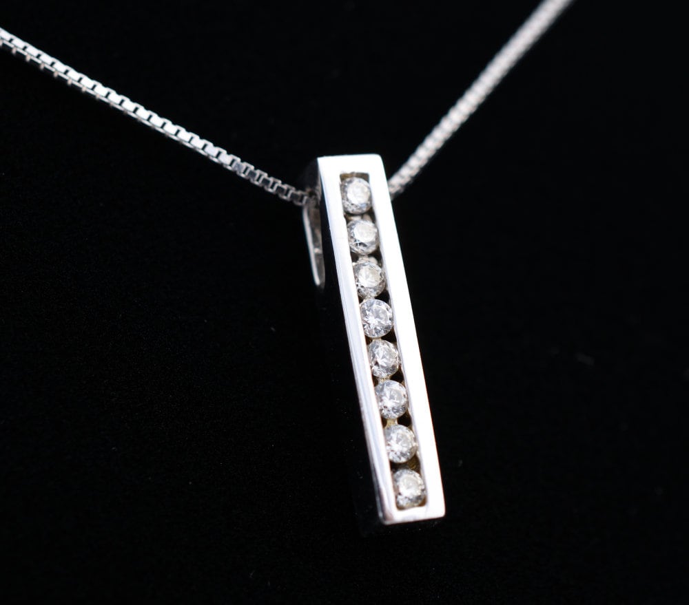14K Gold Diamond Bar Anhänger Halskette, Channel Set von ARTMANJEWELRY