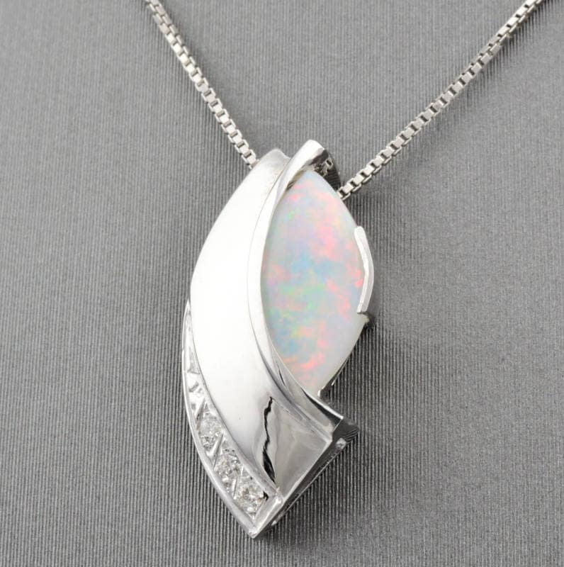 14K Gold Opal Halskette Mit Diamant Akzent - Oktober Geburtsstein von ARTMANJEWELRY