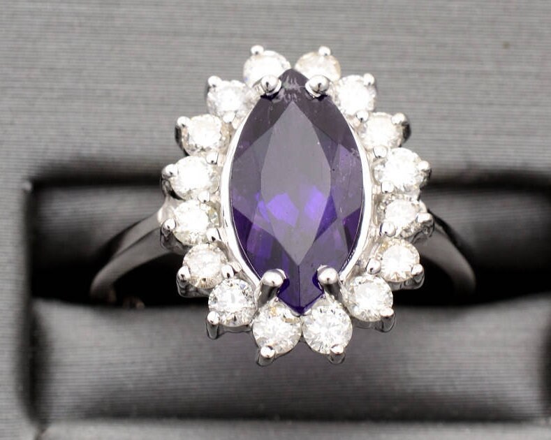14K Weißgold Amethyst Lab Zuchtdiamanten Cocktail Ring von ARTMANJEWELRY