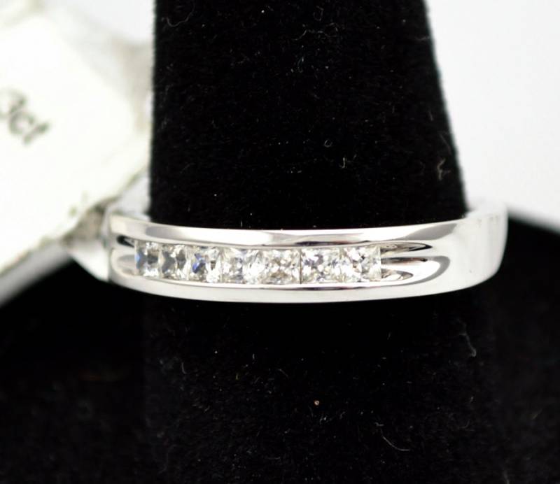 Channel Set Princess Cut Ehering Mit Simulierten Diamanten/Princess Jubiläumsband/Princess Hochzeitsband/Jubiläumsschmuck von ARTMANJEWELRY