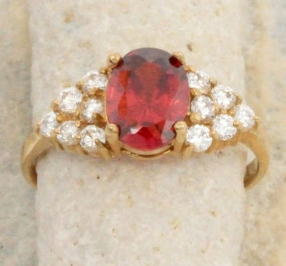 Oval Granat 10K Gelbgold Verlobungsring, Comfort Fit von ARTMANJEWELRY