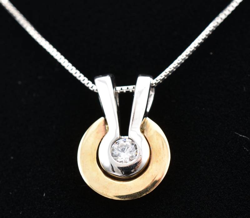 Wunderschöne 0.13Ct Naturdiamant-Halskette in Zweifarbigem Gold/Zweifarbiger Goldschmuck Diamantanhänger Geburtstagsgeschenk Jahrestag von ARTMANJEWELRY