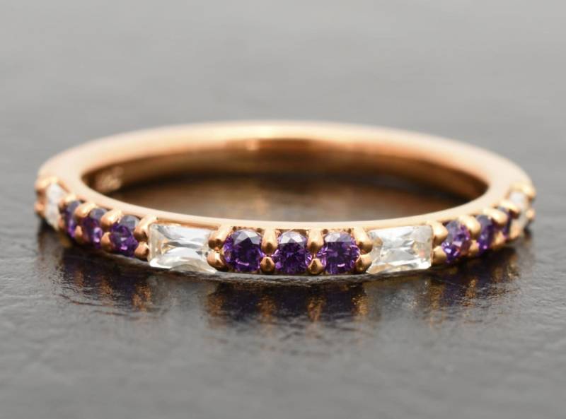 stapelring Aus 14K Gold Mit Amethyst Und Diamant, Februar Geburtsstein von ARTMANJEWELRY