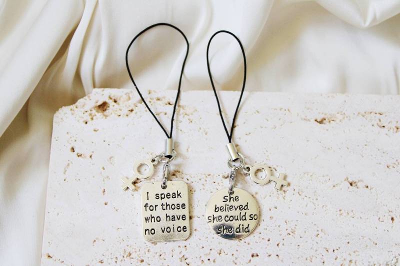 Feminist Keychain Handyanhänger | Phone Chain Empowerment Venus Symbol Feminismus Pro Coice The Future Is Female Smash Patriarchy von ARTSYBERLIN