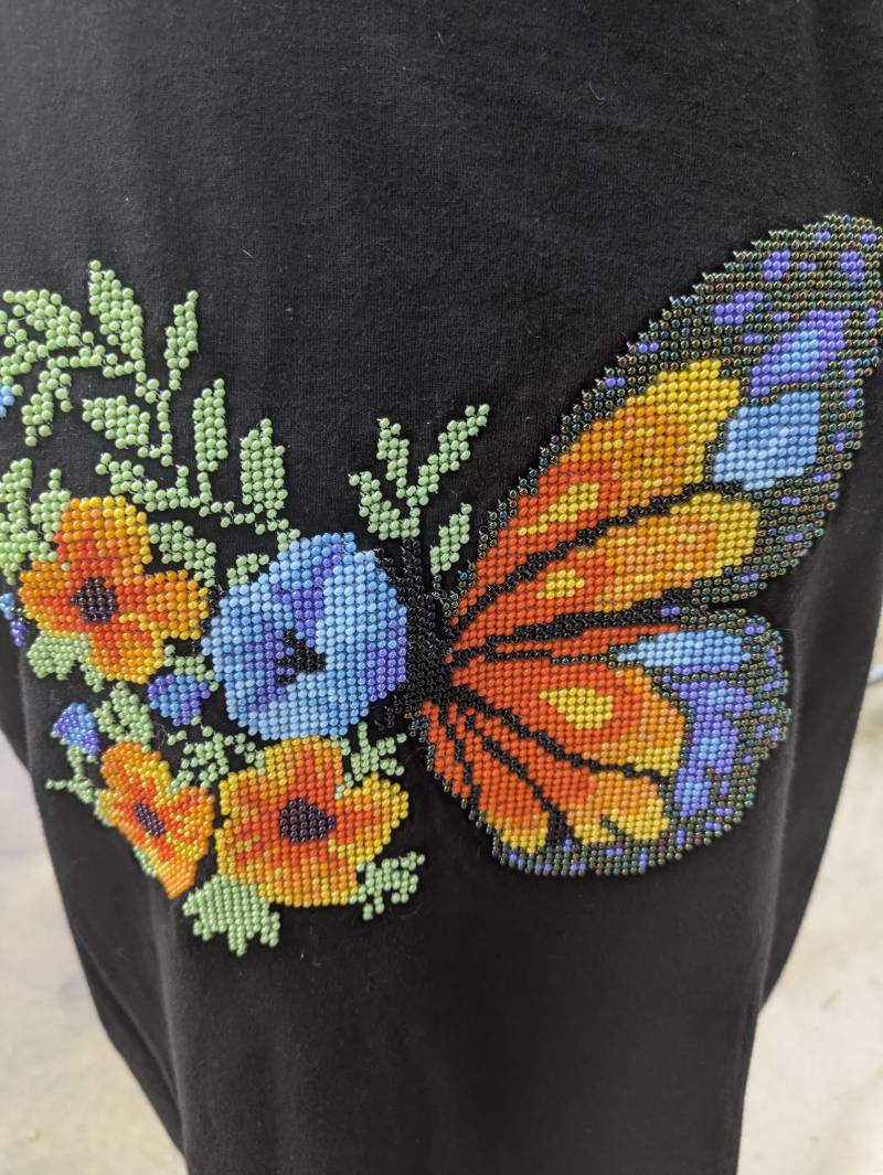 T-Shirt Mit Perlenstickerei T-Shirt Mit Perlenstickerei von ARTStudioEMELI