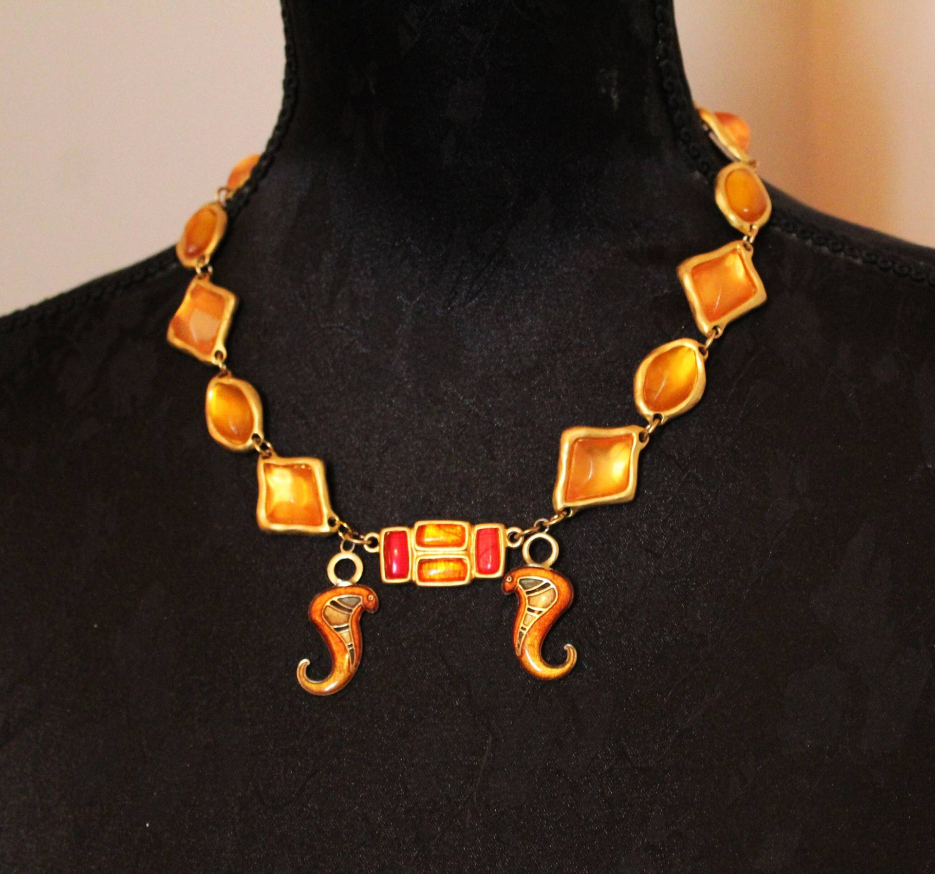 Couture Halskette, Farbige Matte Gold Und Ocker Cabochons, Emaillierte Schlangen, Kaa, Aie Confiance von ARTdeCOLLIER