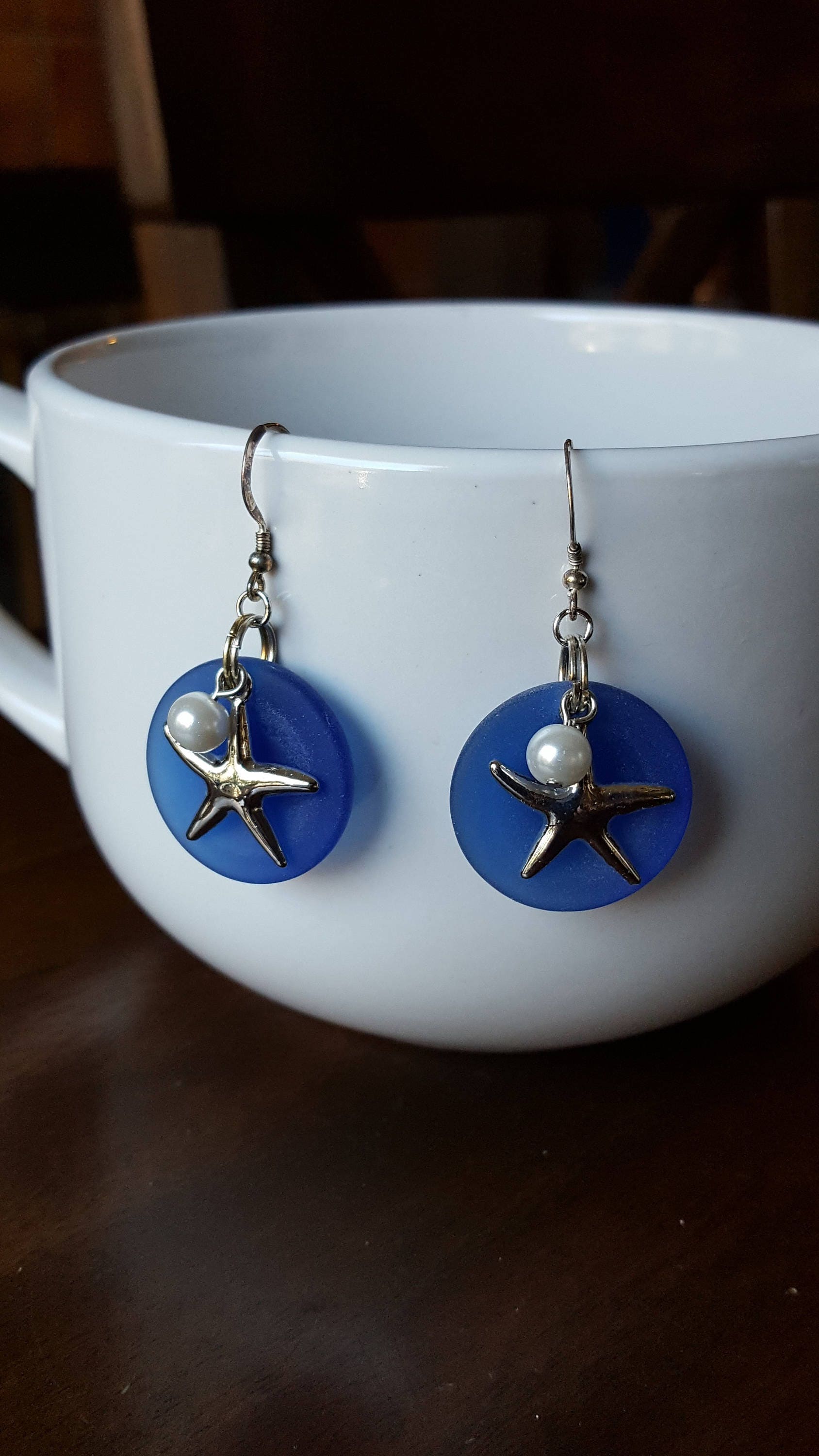 Blaue Strand Glas & Seestern Ohrringe/Sterling Silber Ohrhaken Blaue Strand Glas & Seestern Ohrringe/Sterling Silber Ohrhaken von ARTisianCorner