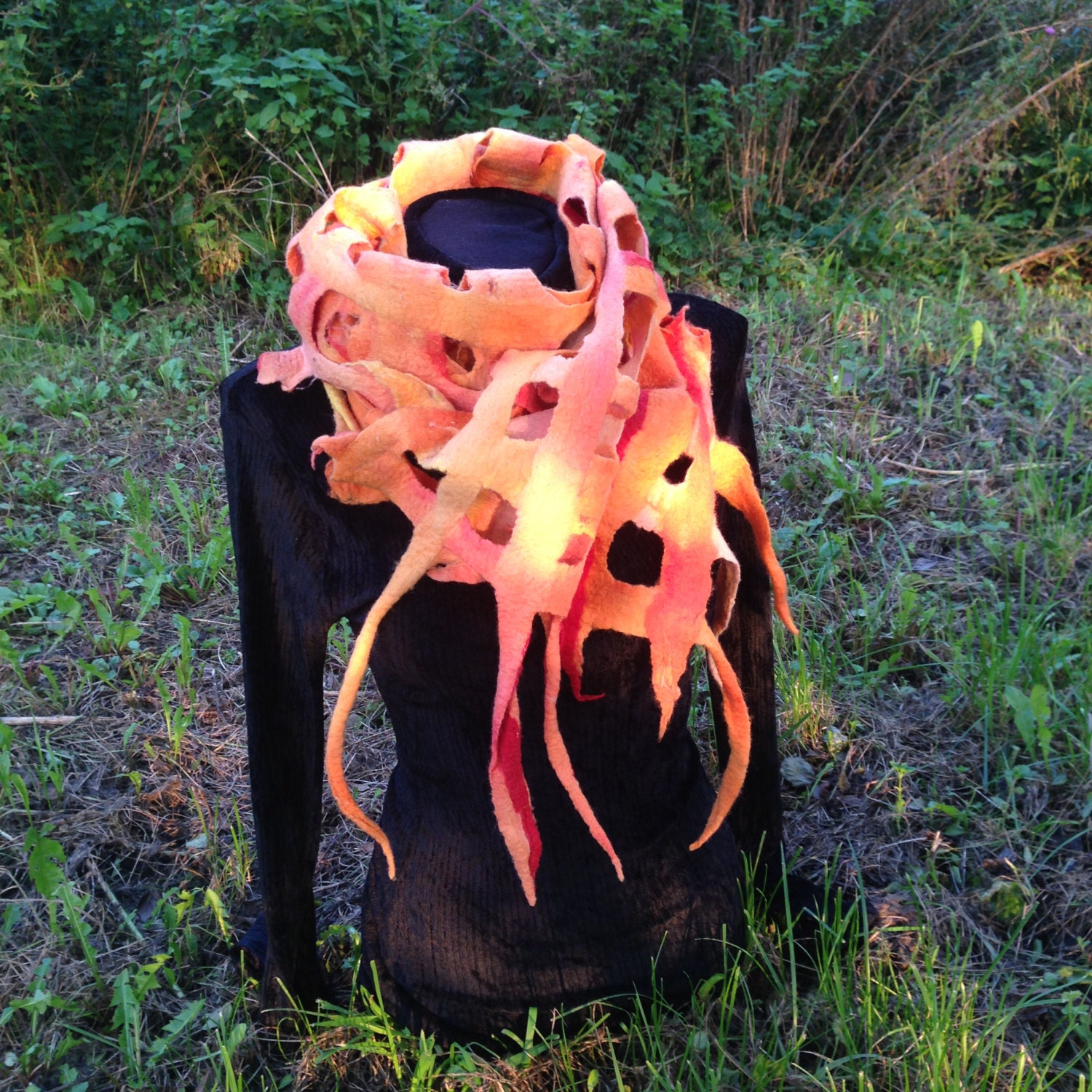 Gitter Gefilzter Schal. Handgemachter Schal Aus Merinowolle. Hippie Orange Farbverlaufsschal. Netzschal Gitter Gefilzter Schal. Handgemachter Schal Aus Merinowolle. Hippie Orange Farbverlaufsschal. Netzschal von ARTofCecilia