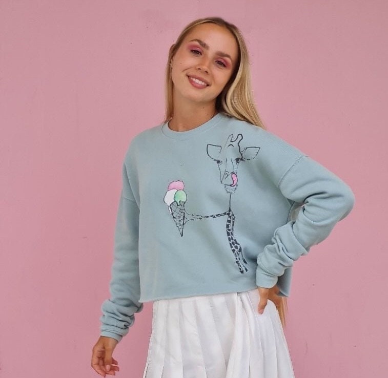 Kurzer Damen-Pullover, Mint-Eis-Oberteil, Giraffen-Damen-Sweatshirt, Bemalt von ARTsyClothing