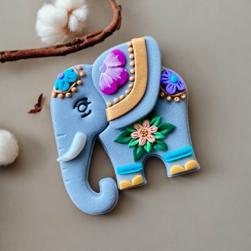 Polymer Clay Elefanten Brosche Handgemachte Blumen Tier Anstecknadel von ARTsyShinyCloud