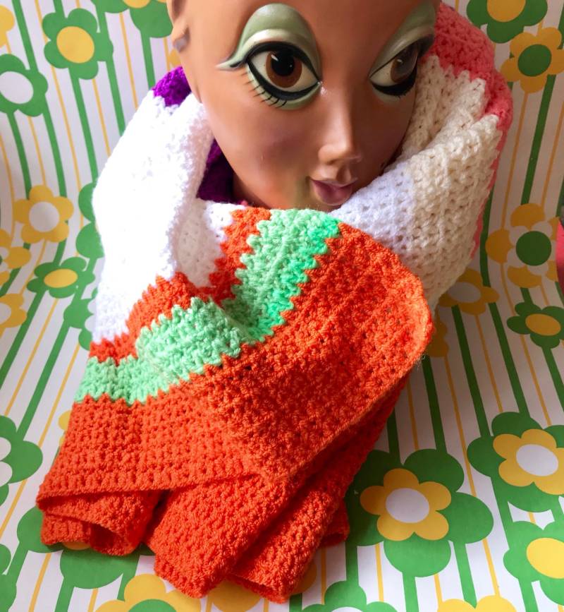 Vintage Handmade Häkelschal 1970Er Jahre 70Er Retro Orange Rosa Lila Grün Langer Schal Großer Handgestrick Geek Stricken Häkeln Vintage Handmade Häkelschal 1970Er Jahre 70Er Retro Orange Rosa Lila Grün Langer Schal Großer Handgestrick Geek Stricken Häkeln von ARainbowInTheAttic