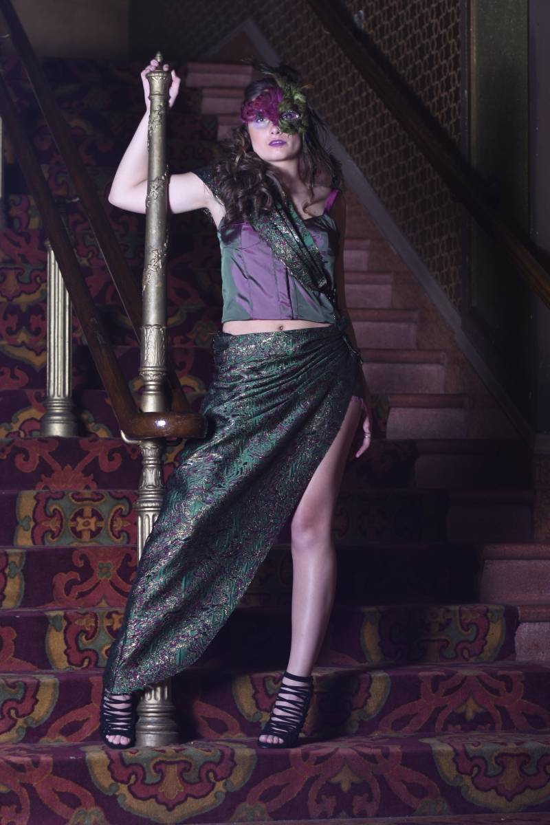 Rosa Korsett Und Shorts Mit Abnehmbarem Grünen Brokat Hüft - Schulter-Overlays von ARiveraDesigns