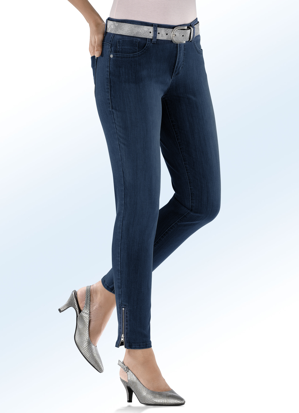 Magic-Jeans mit modischen Reißverschlüssen an den Beinabschlüssen, Dunkelblau, Größe 22 Magic-Jeans mit modischen Reißverschlüssen an den Beinabschlüssen, Dunkelblau, Größe 22 von ASCARI