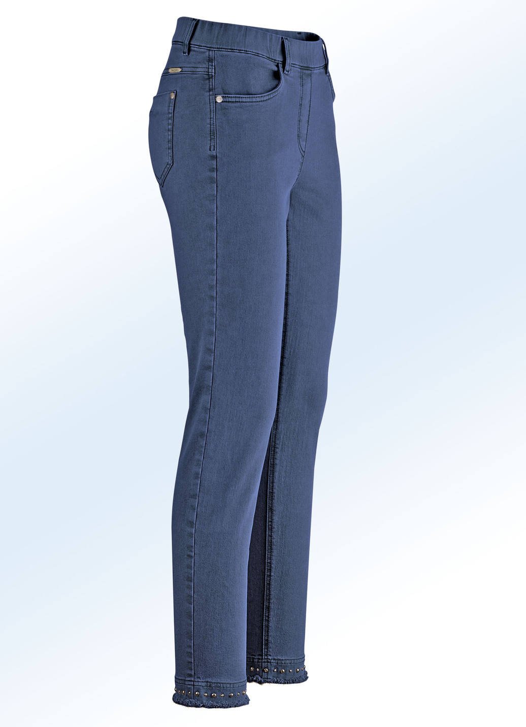 Magic-Jeans mit toller Nietenzier sowie angesagtem Fransensaum, Jeansblau, Größe 19 von ASCARI