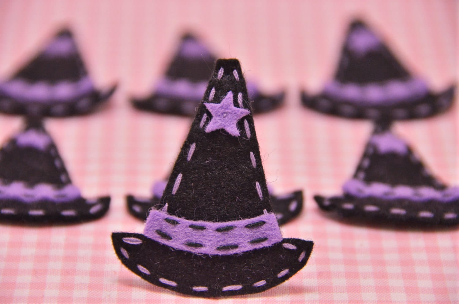 6 Stück Handgemachte Halloween Hexen Mützen -Schwarz/Hyazinth | Ft851 6 Stück Handgemachte Halloween Hexen Mützen -Schwarz/Hyazinth | Ft851 von ASECUSA