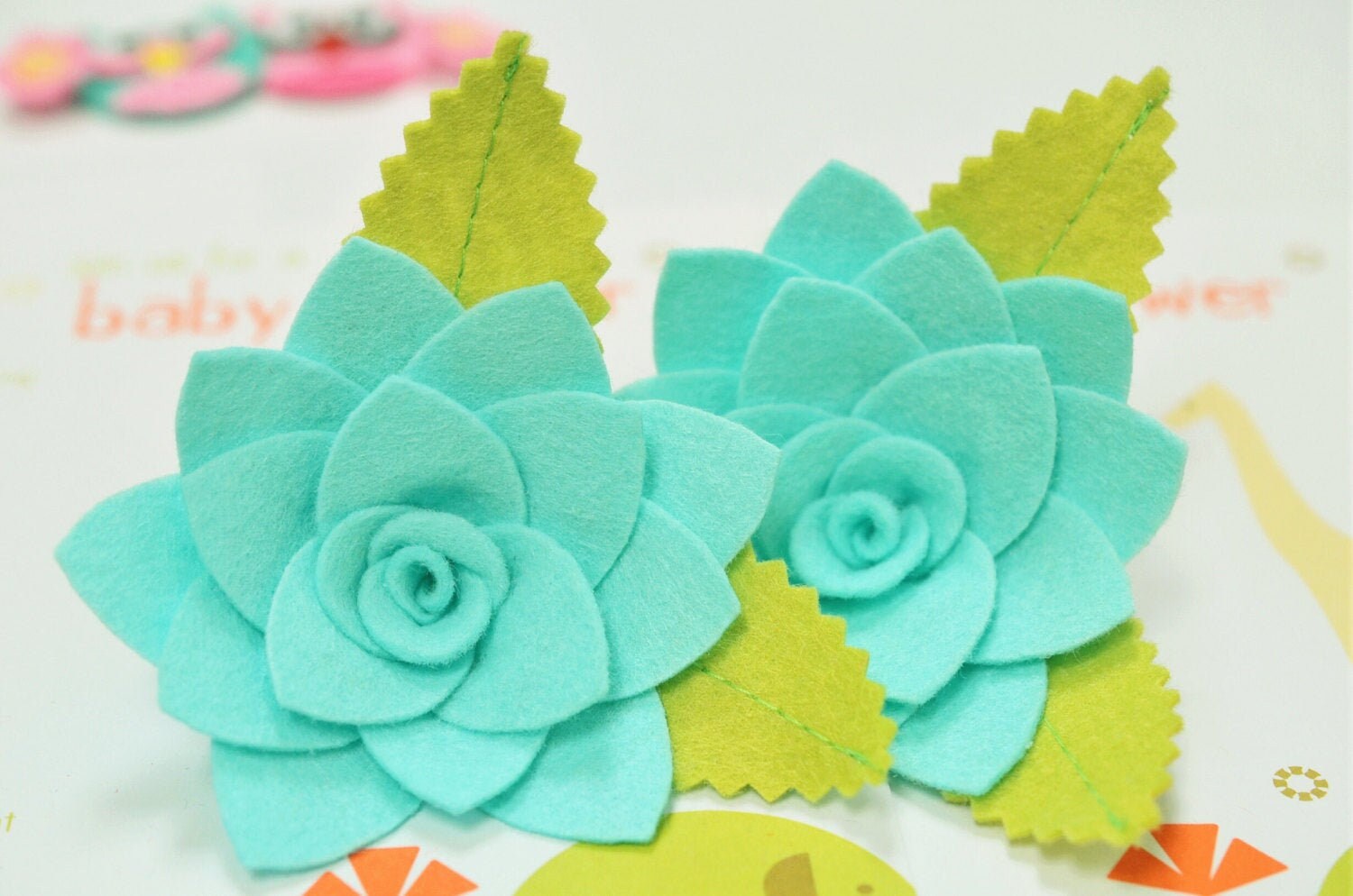 Neu 4 Handgemachte Filzblumen Mit BlätternBlau | Ft346 Neu 4 Handgemachte Filzblumen Mit BlätternBlau | Ft346 von ASECUSA