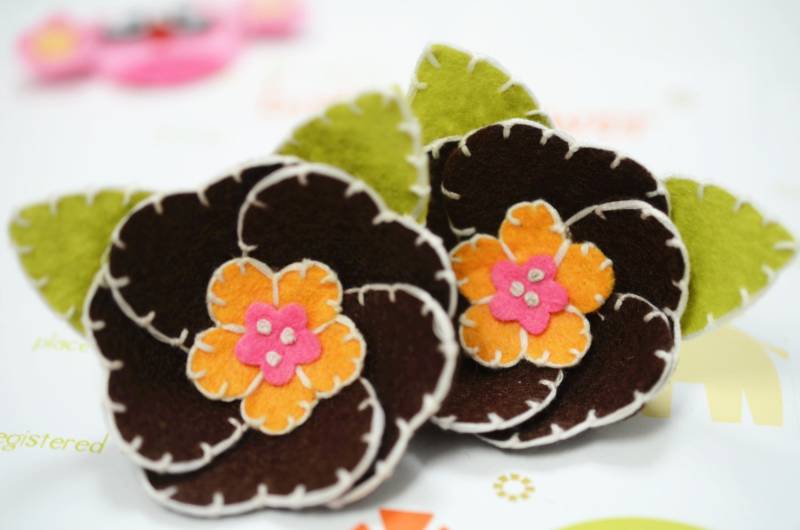 Satz Von 4st Handgemacht Filz Blume Mit Blätterndunkelbraun | Ft832 von ASECUSA