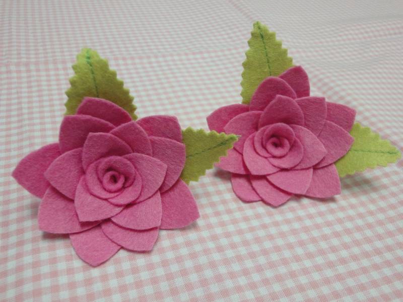 Set Von 4 Handgemachten Filzblumen Mit Blättern Pink Petunia | Ft346 Set Von 4 Handgemachten Filzblumen Mit Blättern Pink Petunia | Ft346 von ASECUSA