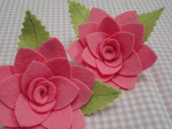 Set Von 4 Stück Handgemachte Filzblume Mit Blätterndunkle Nelke | Ft346 Set Von 4 Stück Handgemachte Filzblume Mit Blätterndunkle Nelke | Ft346 von ASECUSA