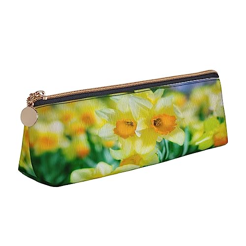 Leder Dreieck Federmäppchen Spa Dorf of Floral Wasser Bad Salz Kerzen Schreibwaren Bleistift Tasche Make-up Tasche Tragbare Büro Schreibwaren Tasche für Teens Mädchen Erwachsene, Narzissenblume, Leather Pencil Case, Kosmetikkoffer von ASEELO