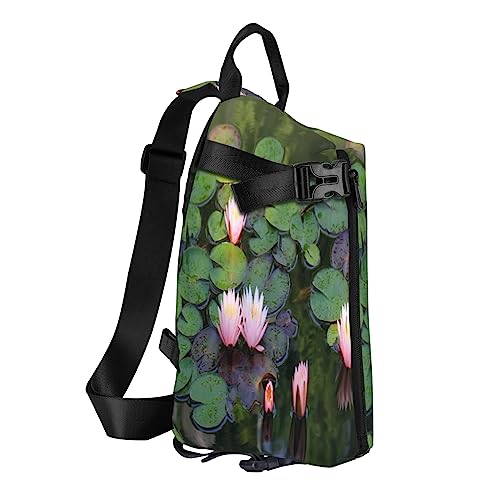 Sling Rucksack Brusttasche Bunte Sukkulenten Anti Diebstahl Crossbody Schulter Pack Tagesrucksack Outdoor Sport Reisen Wandern für Männer Frauen, Wunderschöner Lotusblumenfluß, Crossbody Backpack von ASEELO