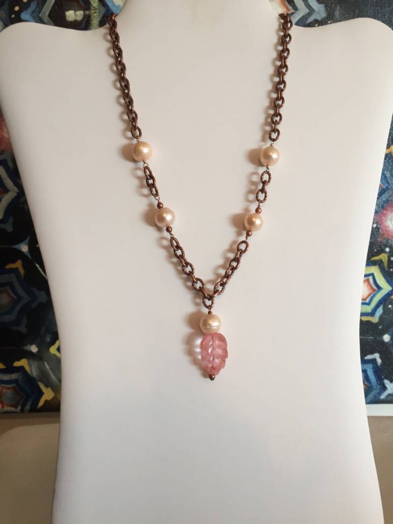 Cherry Quarz Blatt Mit Rosa Perlen von ASHDesignStudio