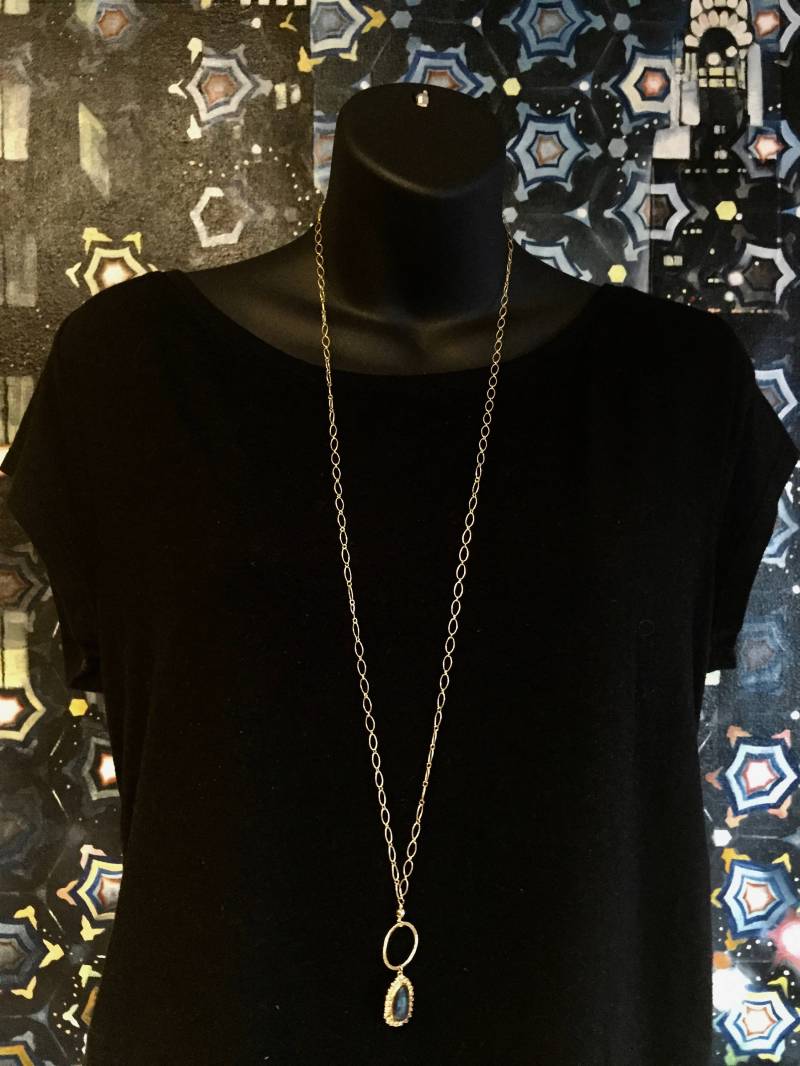 Labradorit Und Gold Lange Halskette von ASHDesignStudio