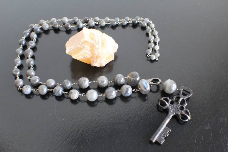 Labradorit Und Oxidierter Schlüsselbruder von ASHDesignStudio