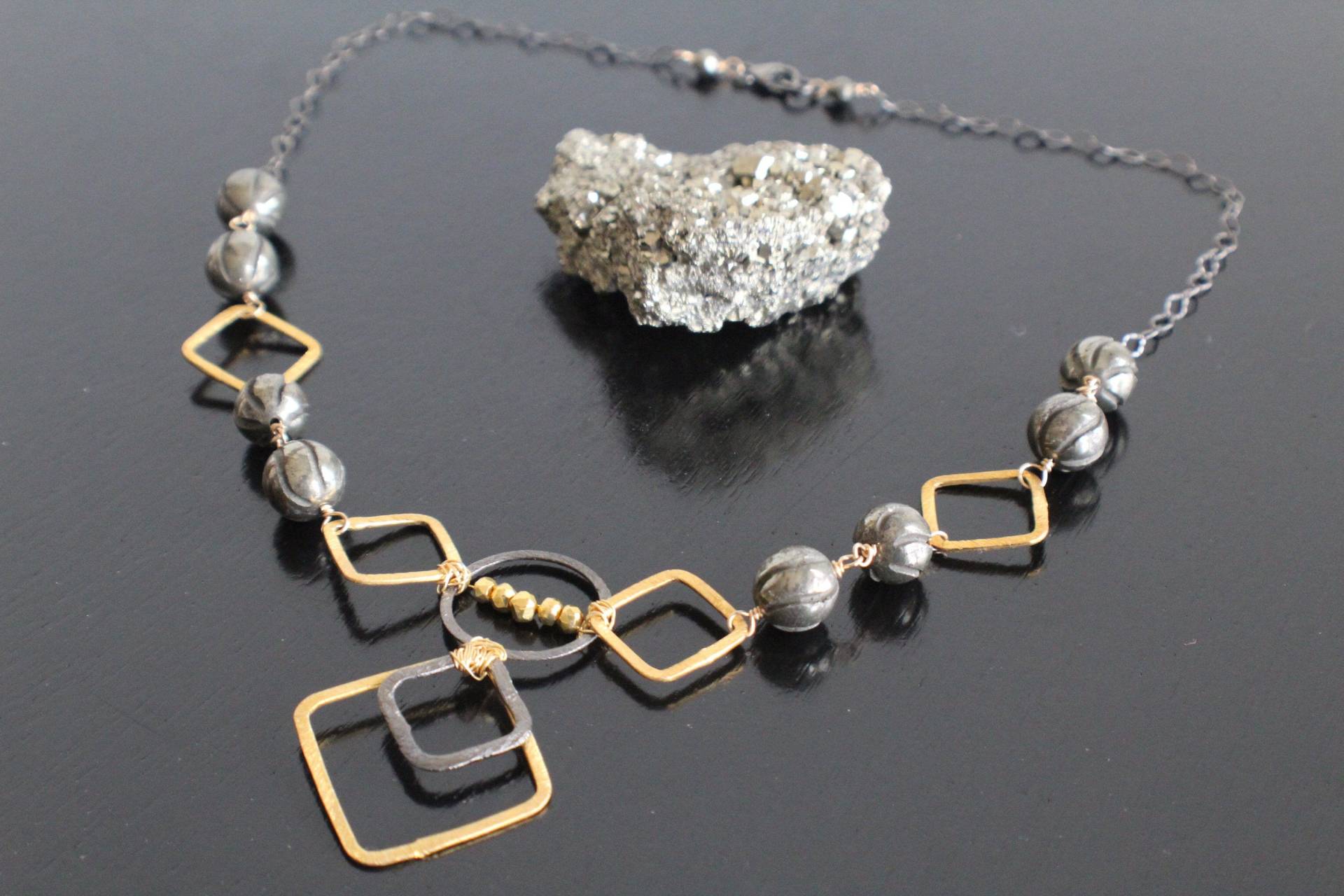 Mischmetalle Silber-Und Goldschliessquadrate Mit Gold-Pyrit-Akzenten von ASHDesignStudio