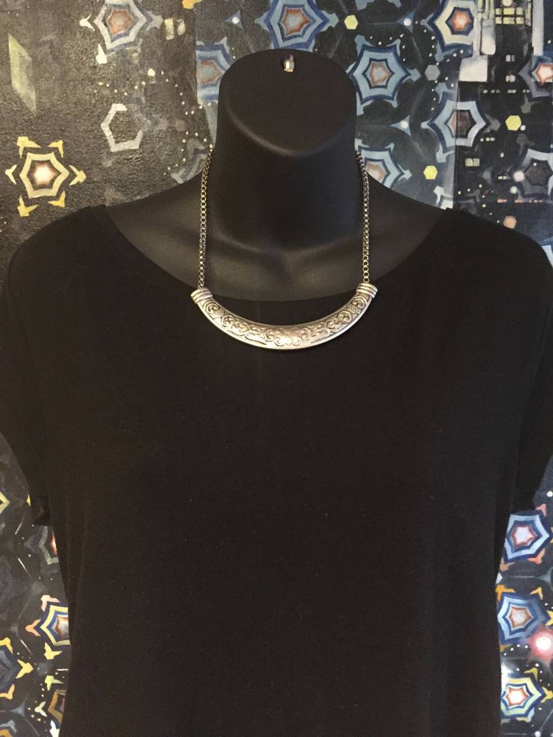 Silber Bib Halbmond von ASHDesignStudio