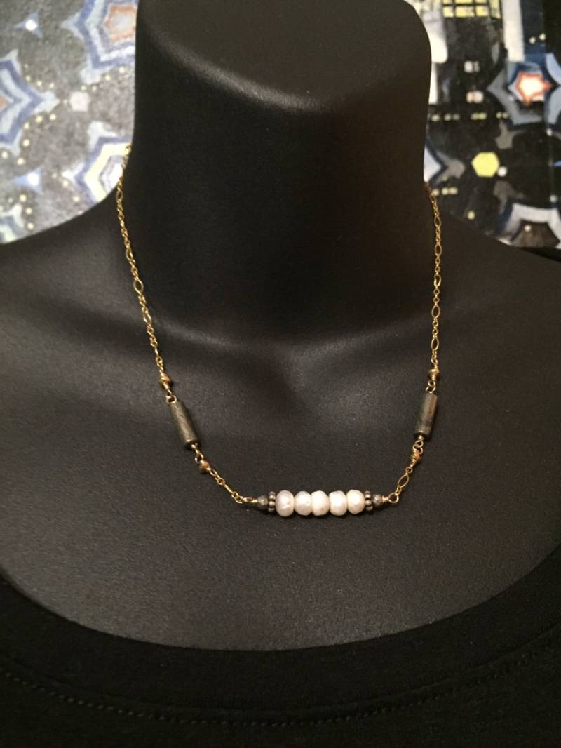 Weiße Perlen Mit Gold Und Pyrit von ASHDesignStudio