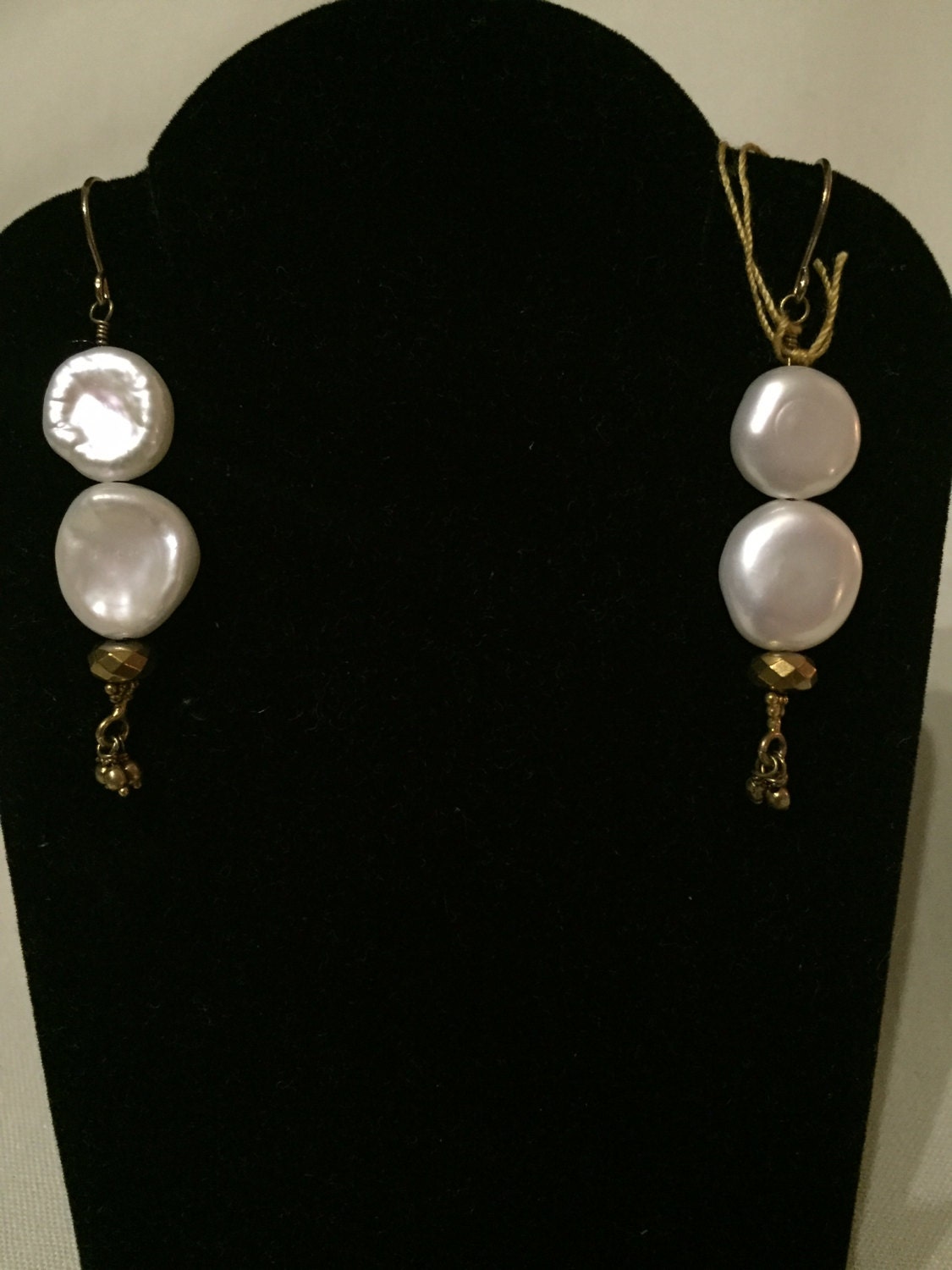 Weissen Perlen Und Gold Tropfen Weissen Perlen Und Gold Tropfen von ASHDesignStudio