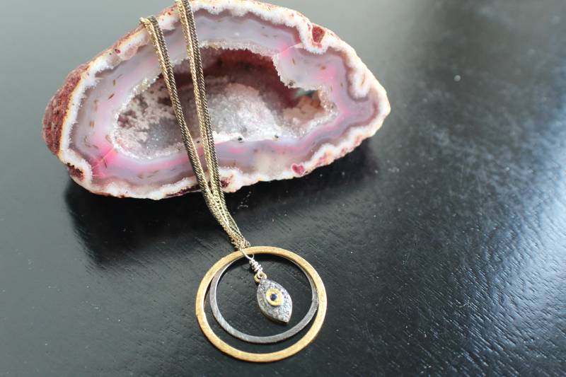 Zwei Tone Gold Und Silber Mit Diamond Evil Eye Center Piece von ASHDesignStudio