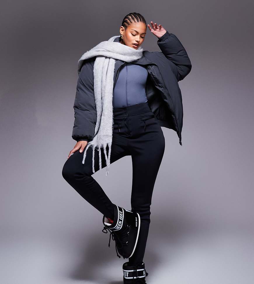 4505 Tall - Ski - Wasserabweisende Softshell-Skihose in Schwarz mit engem Schnitt 4505 Tall - Ski - Wasserabweisende Softshell-Skihose in Schwarz mit engem Schnitt von ASOS 4505 Ski & Snow