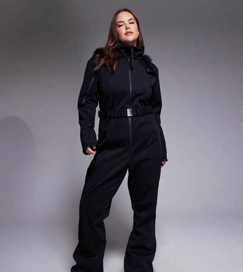ASOS 4505 Curve - Ski - Skianzug aus Softshell in Schwarz mit schmalem, ausgestelltem Bein, Gürtel und Kapuze mit Kunstpelzbesatz von ASOS 4505 Ski & Snow