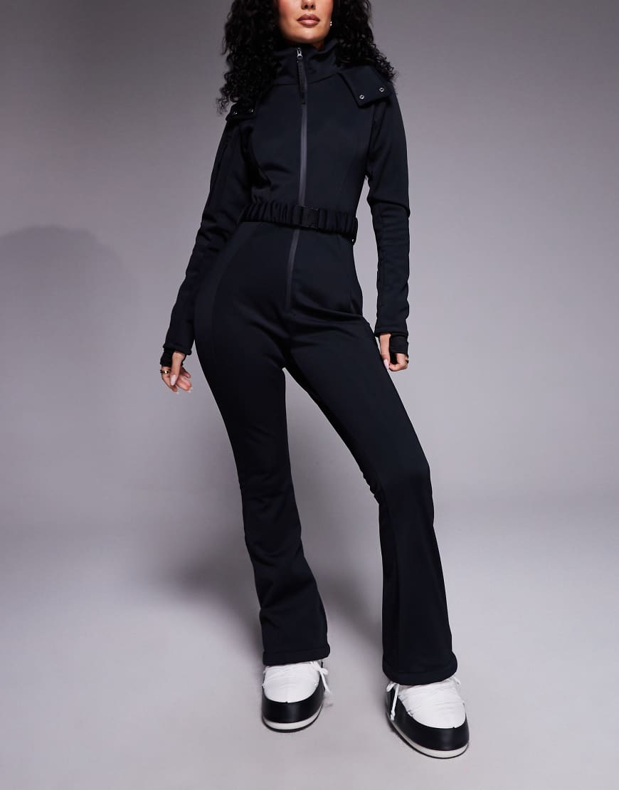 ASOS 4505 Hourglass Ski - Softshell-Skianzug in Schwarz mit schmalem, ausgestellten Bein, Gürtel und Kapuze mit Kunstpelzbesatz von ASOS 4505 Ski & Snow