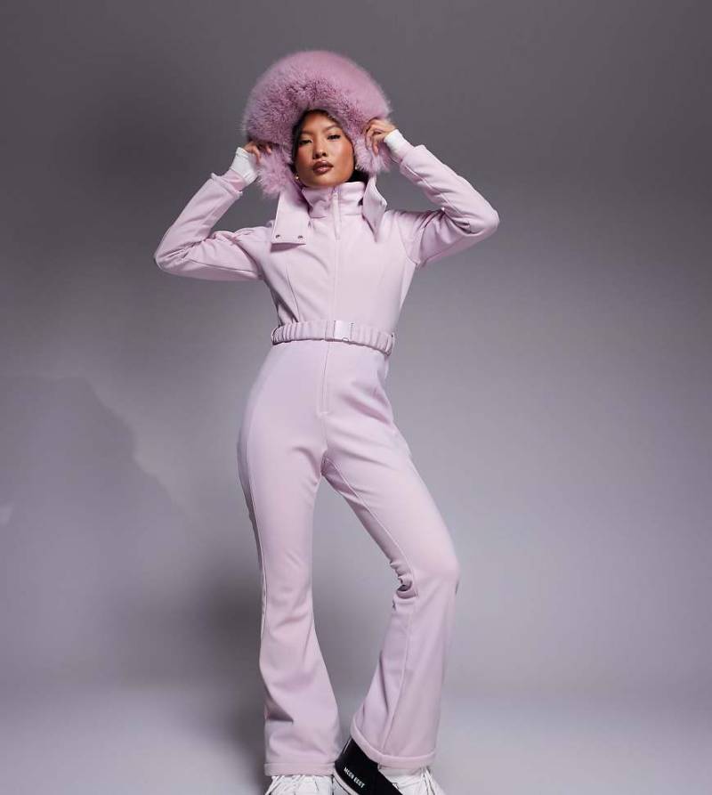 ASOS 4505 Petite - Ski - Skianzug aus Softshell in Rosa mit schmalem, ausgestelltem Bein, Gürtel und Kapuze mit Kunstpelzbesatz von ASOS 4505 Ski & Snow