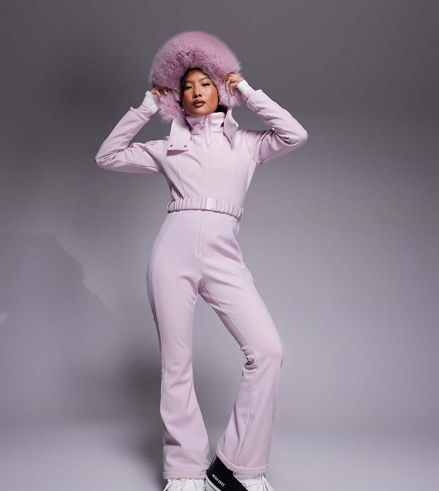 ASOS 4505 Petite - Ski - Skianzug aus Softshell in Rosa mit schmalem, ausgestelltem Bein, Gürtel und Kapuze mit Kunstpelzbesatz von ASOS 4505 Ski & Snow