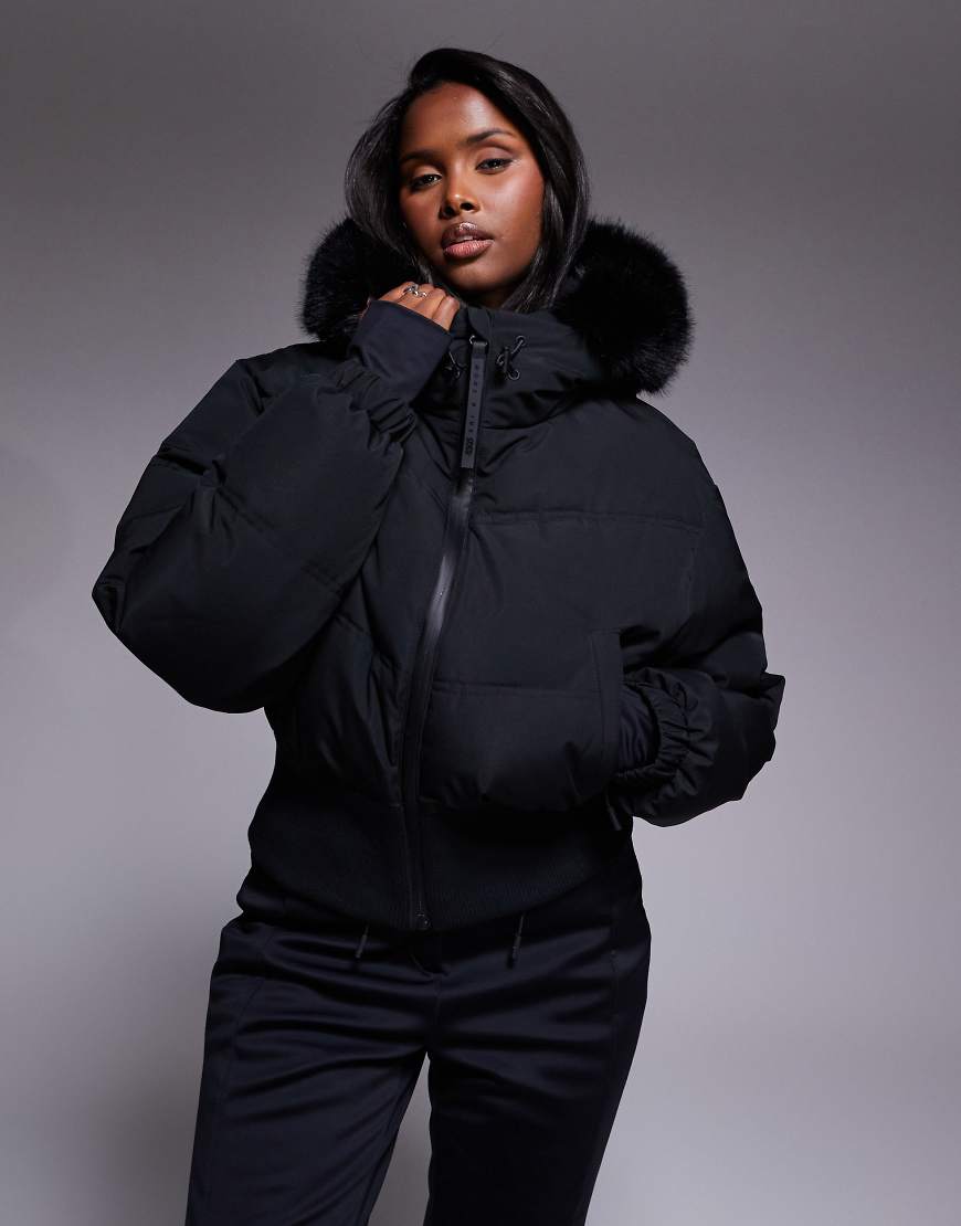ASOS 4505 - Ski - Kurz geschnittene, isolierte Ski-Bomberjacke in Schwarz mit Kapuze mit Kunstpelzbesatz ASOS 4505 - Ski - Kurz geschnittene, isolierte Ski-Bomberjacke in Schwarz mit Kapuze mit Kunstpelzbesatz von ASOS 4505 Ski & Snow