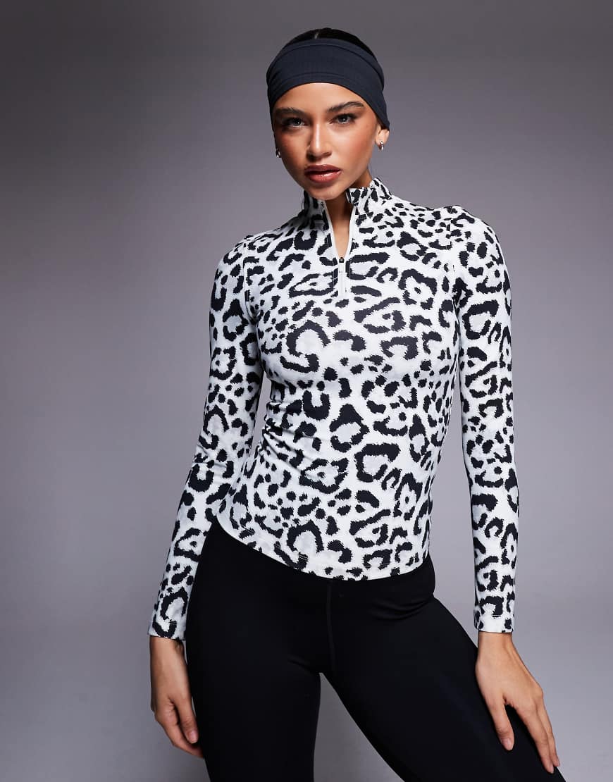 ASOS 4505 Ski - Langärmliger Baselayer mit Fleece-Rückseite, Thermobehandlung, kurzem Reißverschluss und Schneeleopardenmuster-Bunt von ASOS 4505 Ski & Snow