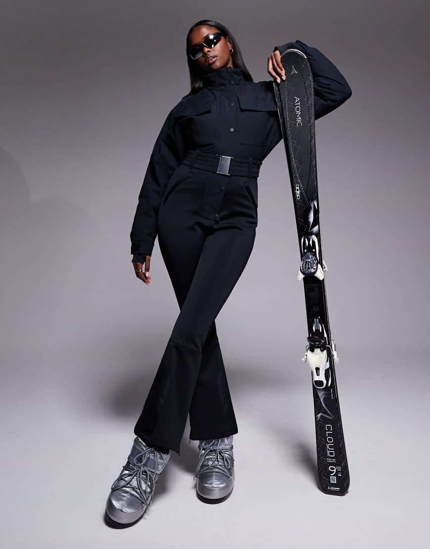 ASOS 4505 Ski - Skianzug in Schwarz mit Trichterkragen, ausgestelltem Bein und Gürtel von ASOS 4505 Ski & Snow