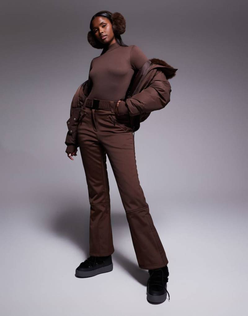 ASOS 4505 - Ski - Softshell-Skihose in Kaffeebraun mit geradem Bein und Gürtel-Brown von ASOS 4505 Ski & Snow