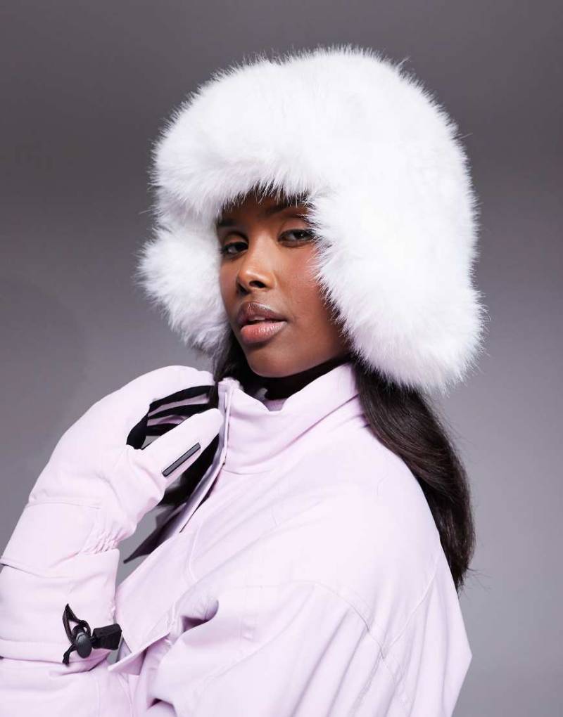 ASOS 4505 - Ski-Trappermütze aus Kunstpelz in Weiß von ASOS 4505 Ski & Snow