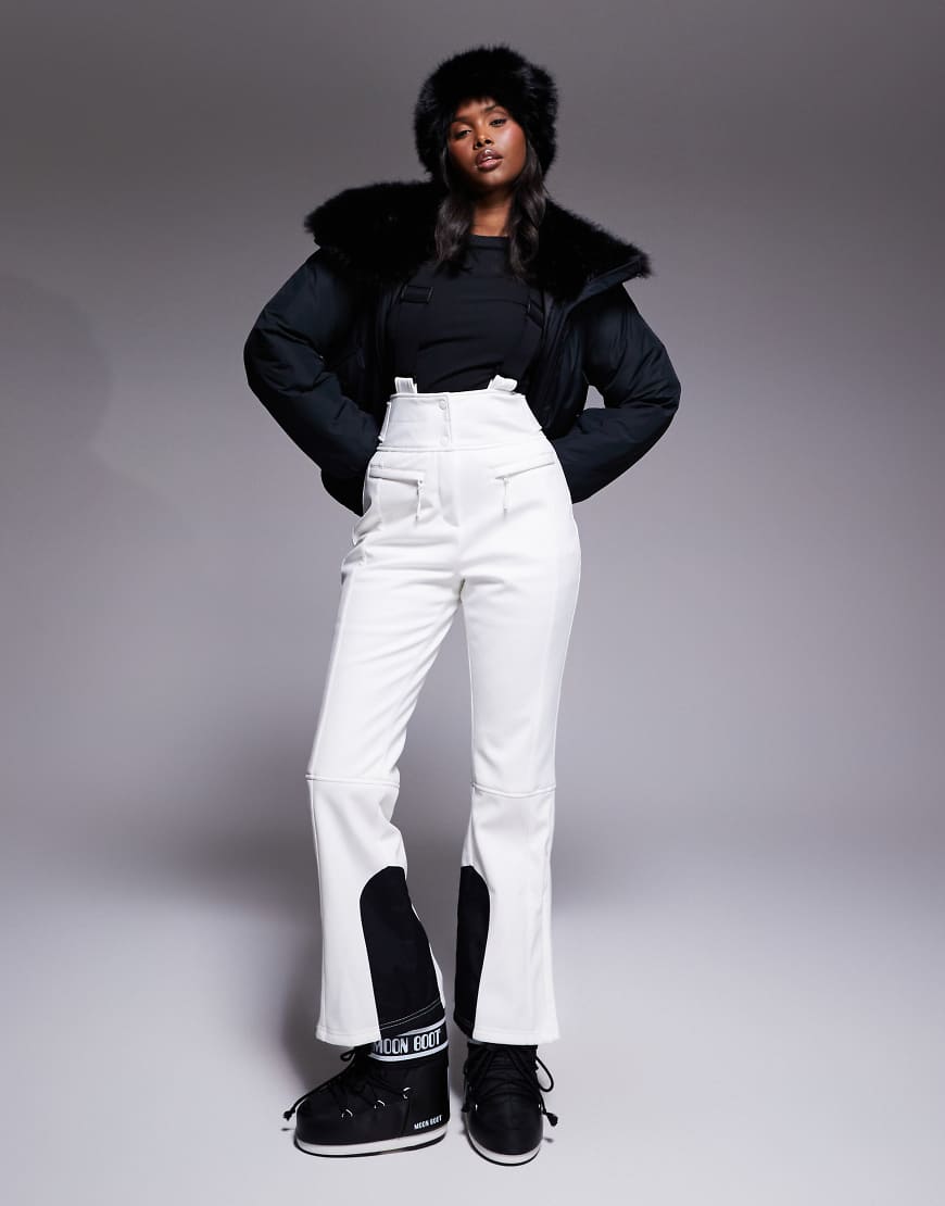 ASOS 4505 - Ski - Wasserabweisende, ausgestellte Softshell-Skihose in Weiß von ASOS 4505 Ski & Snow