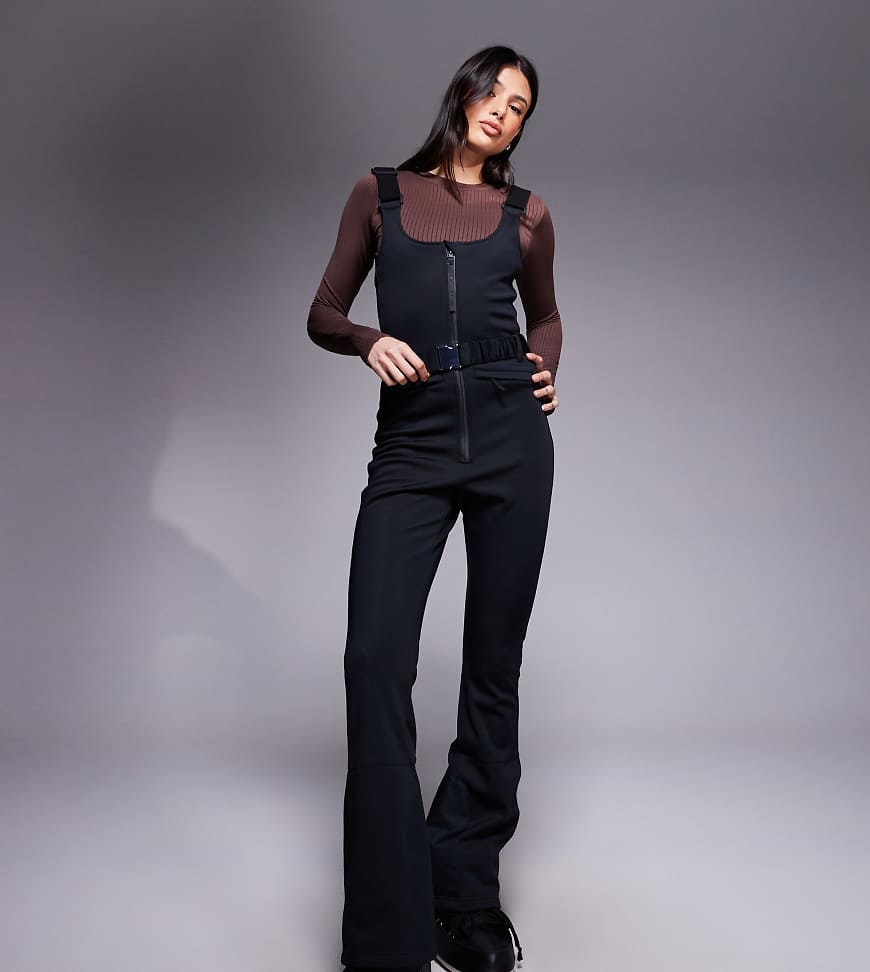 ASOS 4505 Tall - Ski - Wasserabweisende Latz-Skihose aus Softshell in Schwarz mit Gürtel von ASOS 4505 Ski & Snow