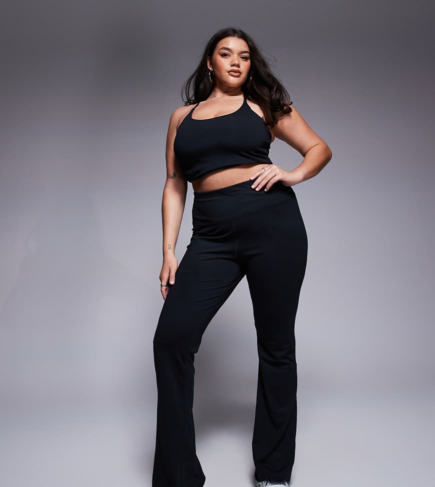 4505 Curve - Icon - Weiche, ausgestellte Yoga-Leggings in Schwarz mit schmalem Schnitt von 4505