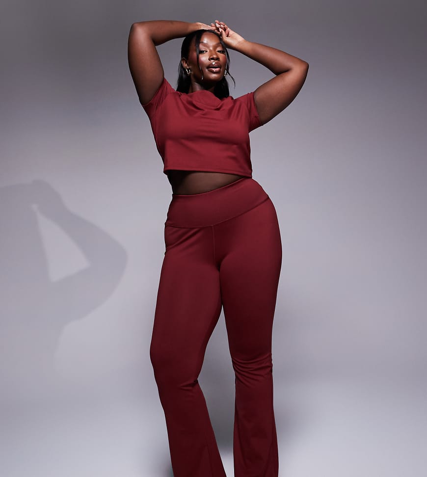 4505 Curve - Icon - Weiche, ausgestellte Yoga-Leggings in Burgunderrot mit hohem Bund von 4505