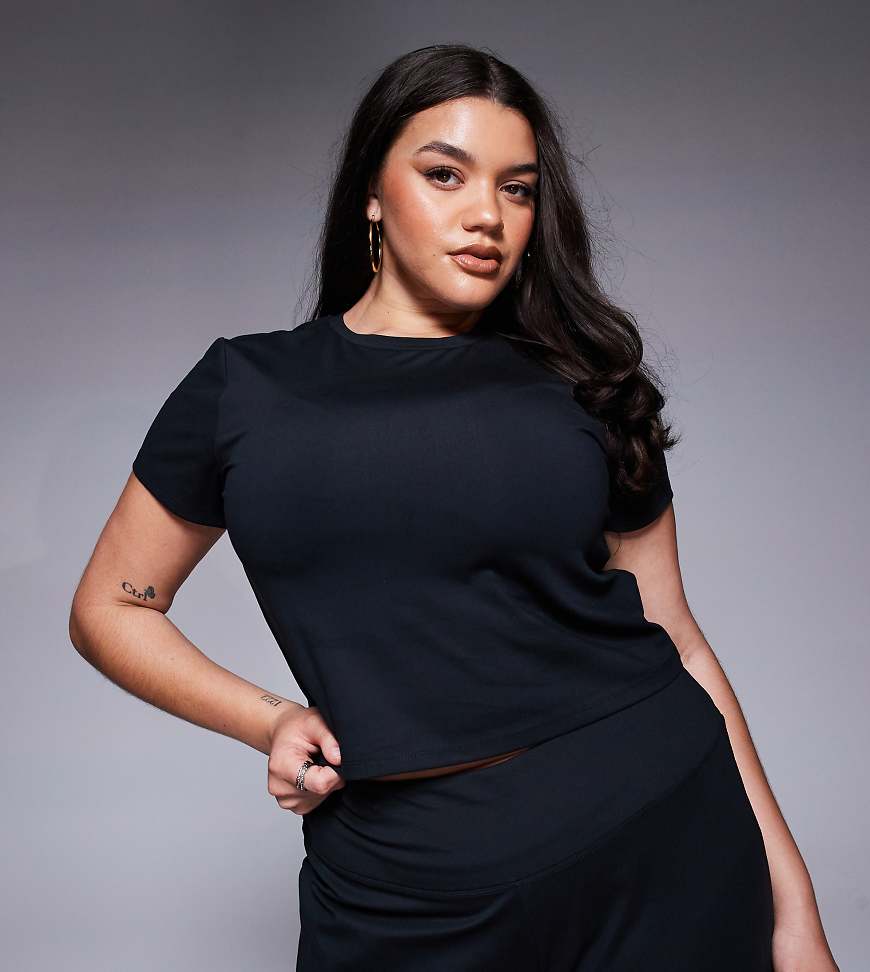4505 Curve - Icon - Weiches Sport-T-Shirt in Schwarz mit kurzem Schnitt von 4505