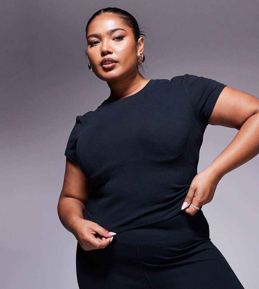 ASOS 4505 Curve - Icon - Knapp geschnittenes T-Shirt aus weichem Material in Schwarz von 4505