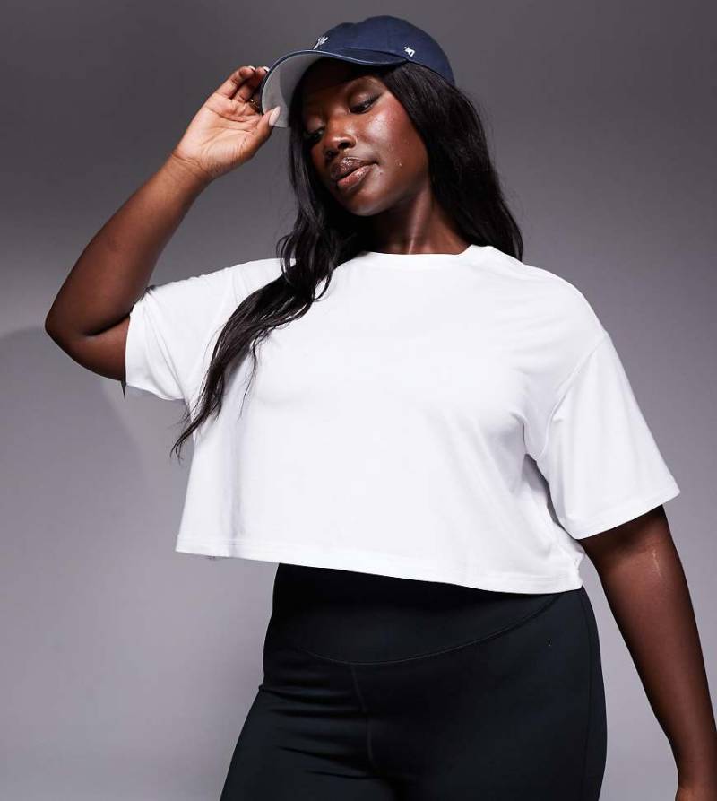4505 Curve - Icon - Schnell trocknendes Sport-T-Shirt in Weiß mit Boxy Cropped Fit von 4505